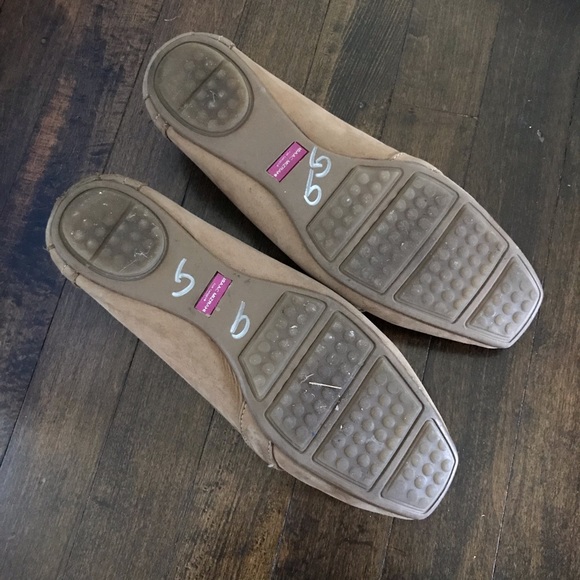 Isaac Mizrahi Hannah Leather Loafers - Picture 2 of 7